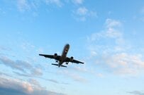 伊丹空港の付近で飛行機の撮影をした結果…予想外だった雲の様子に「ラピュタみたい」「素敵すぎる」