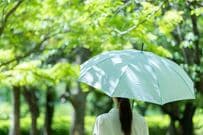 【天才】日傘の中から視線を感じる…　輝いている「オヤジの存在」に笑ってしまう