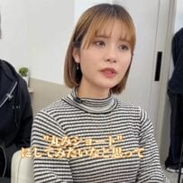縮毛矯正をかけている女性が「丸みショートヘア」をオーダー！理想的な仕上がりに「100点です！」と満足そう