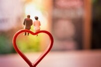 未婚化が進むのはなぜ？ 既婚と未婚で大きく異なる「幸福度を支えるもの」