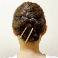 【ヘアピンなし】ヘアクリップでまとめる「和風まとめ髪」。編み込み×くるりんぱで、短めの髪でも上品に仕上がる大人アレンジ