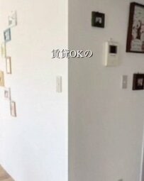 「自分で作れるのすご〜い」築30年賃貸の〈角のデッドスペース〉→賃貸OKコーナーシェルフで〈おしゃれコーナー〉に大変身！反響続々