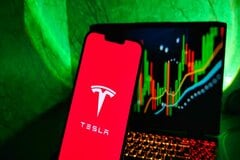 【米国株】テスラ（TSLA）1株いくらで買えるの？もし1年前に10万円投資していたら評価額はどれくらいかシミュレーション