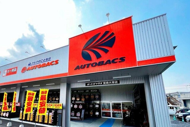 「ハンドルの激熱を即解決」オートバックスの「サンシェード399円」軽からミニバンまで3サイズ「吸盤付で着脱簡単」