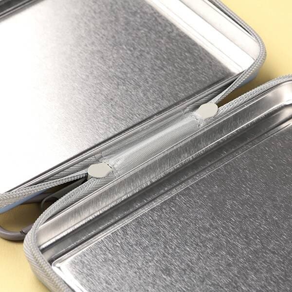 実用的な形状を活かして、様々な小物の収納に活用できます