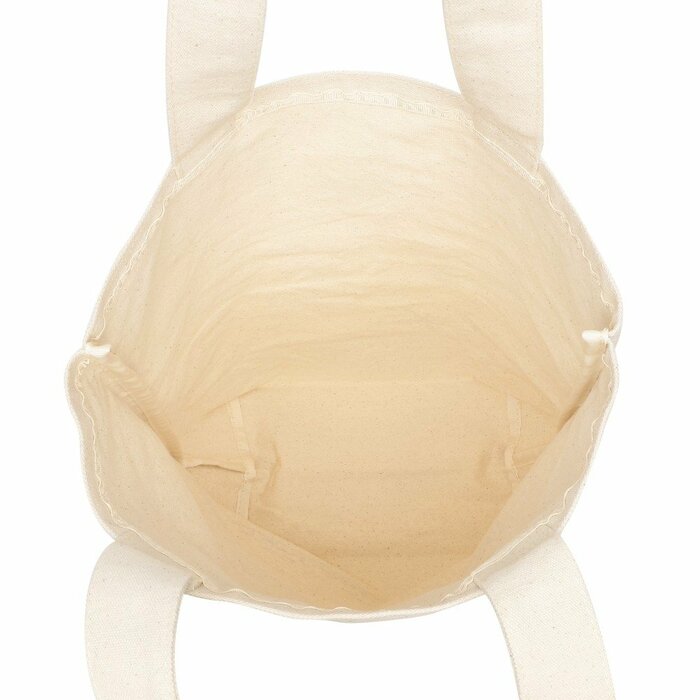 長めの持ち手で肩掛けがしやすく、実用性の高さも魅力