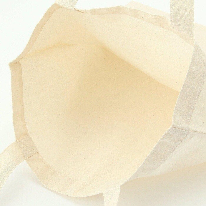 どんな服装にも合わせやすい