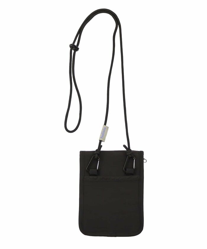 素材には水を弾きやすい撥水加工が施されたナイロンを採用