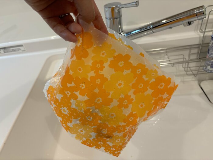 試しに水をゴミ袋の中に入れ、水切りがしっかりとできるか確認しました