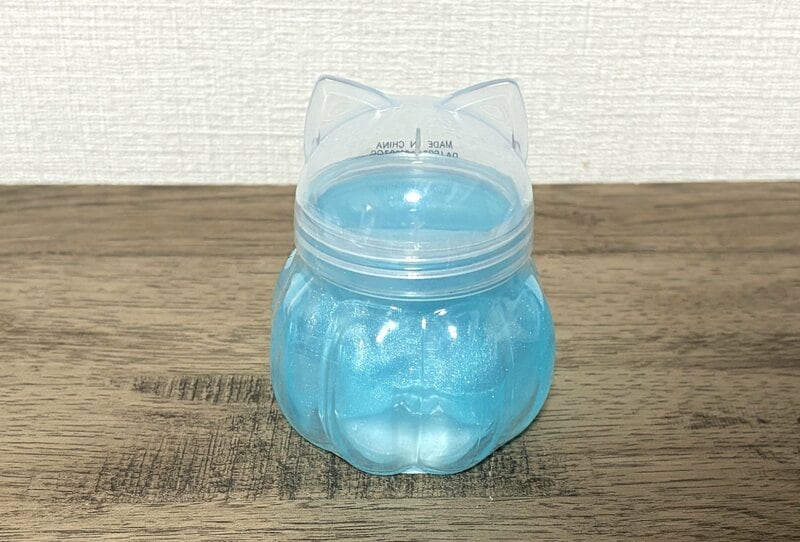 スクイーズ好きさんに!ダイソーの「ネコ型のスライム」がかわいい!触り心地もよくて癒されます
