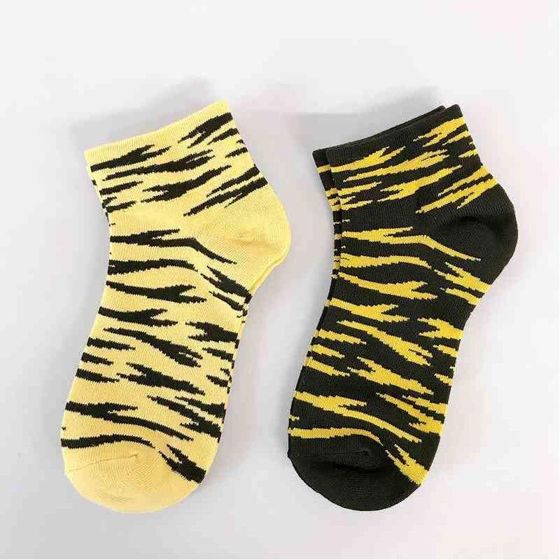 インパクト大！鬼のパンツのようなトラ柄です／出所：Can★Doネットショップ 婦人靴下　アンクル丈　トラ柄