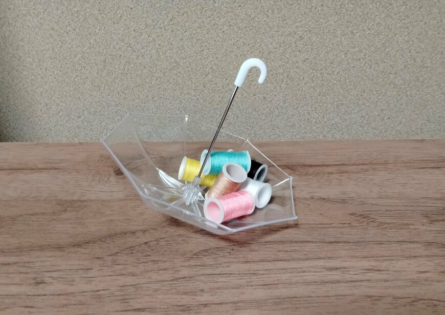 筆者撮影（セリア、ミニチュア傘）