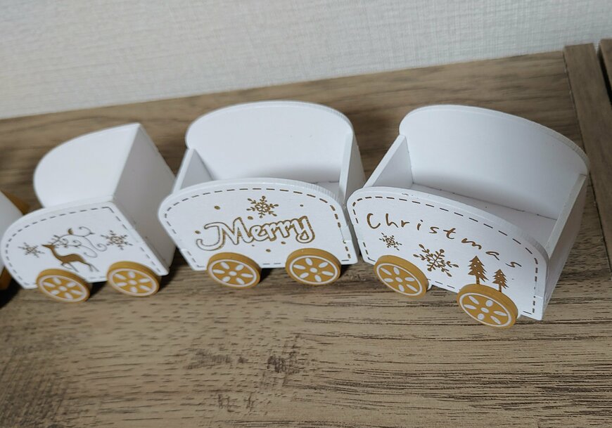 筆者撮影（ダイソー、クリスマス機関車（ホワイト））