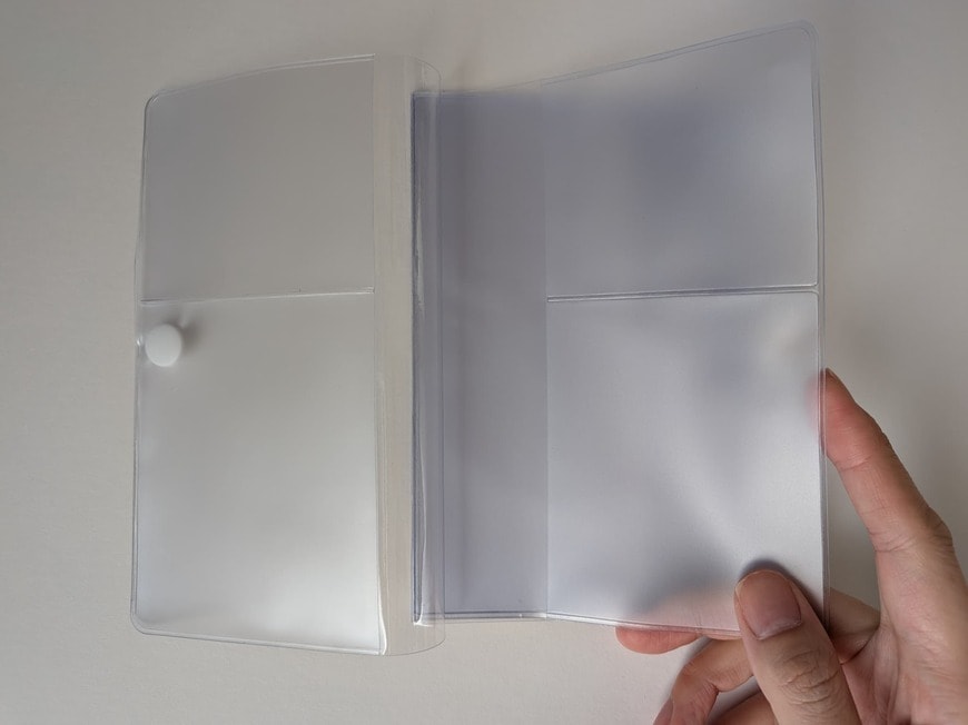 筆者撮影（ダイソー 保険証・お薬手帳カバー）