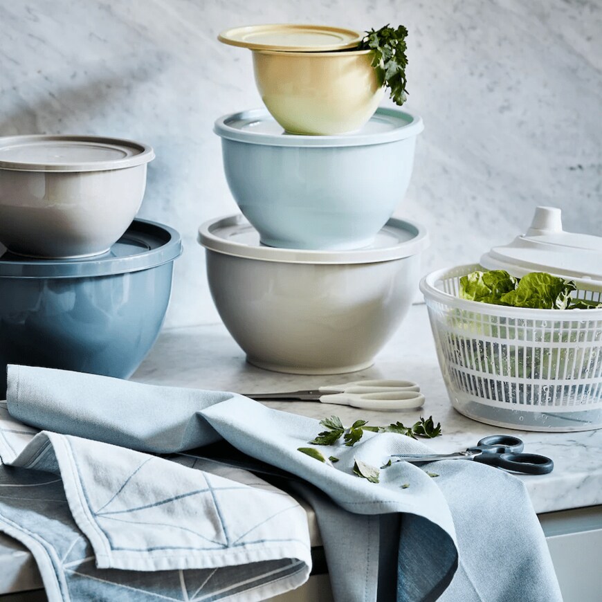 収納時は重ねればひとつにまとまるのもイイです／出所：IKEA公式 ガルニティレン ボウルふた付き5点セット