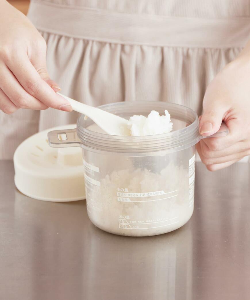 3COINS、一人炊き用炊飯容器、使用イメージ画像