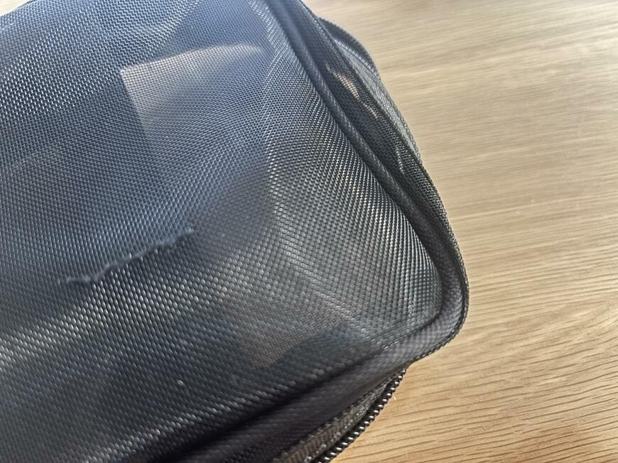 キャンドゥ「メッシュ縦型ポーチ」