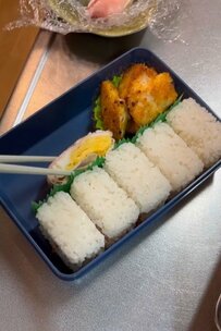 【男子高校生弁当】食べやすそうで綺麗なご飯の詰め方に感動！華やかに仕上がったお弁当が食欲をそそる