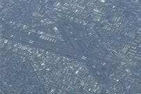 【あなたは分かる？】空から見ると「X字」になっている空港　特徴的な形に正解者続出