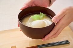 75歳以上の後期高齢《無職》夫婦世帯「ふたり暮らしの生活費」ひと月どのくらい必要？老齢年金・貯蓄事情もデータでチェック
