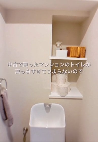 変身前のトイレの壁