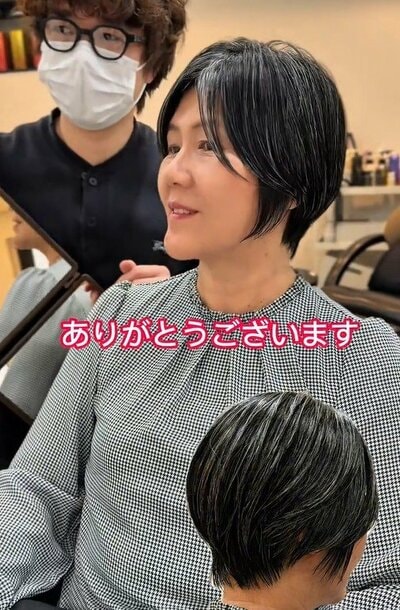 アフターはトップのレイヤーでバランスが整った、首元すっきりのショートヘア