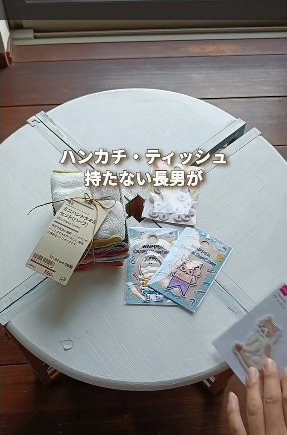 【主婦でもできるDIY】無印のミニハンドタオルがポケットティッシュ入りの「ハンカチ」に変身！ホックとワッペンで服でふく習慣を阻止