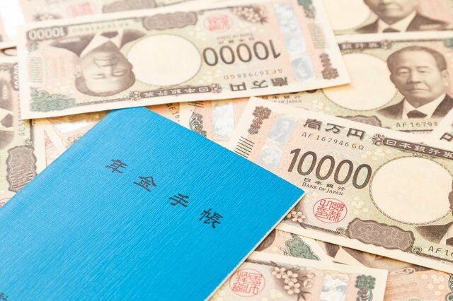 【厚生年金】基礎年金と合わせて「月額10万円未満の人」と「月額20万円以上の人」どっちが多い？