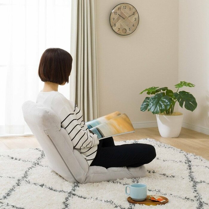 掃除をする時や座る場所を変えたい時にも楽に持ち運べます