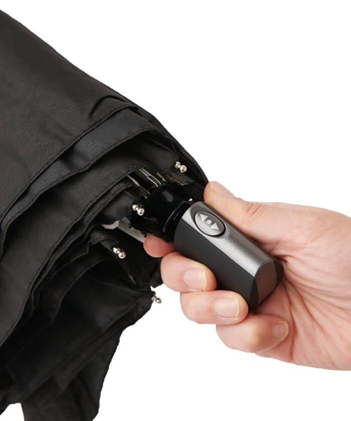 お買い物バッグなどで手が塞がっていても使いやすい