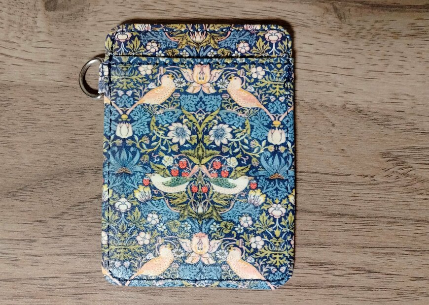 筆者撮影（セリア、パスケース ウィリアム・モリス）