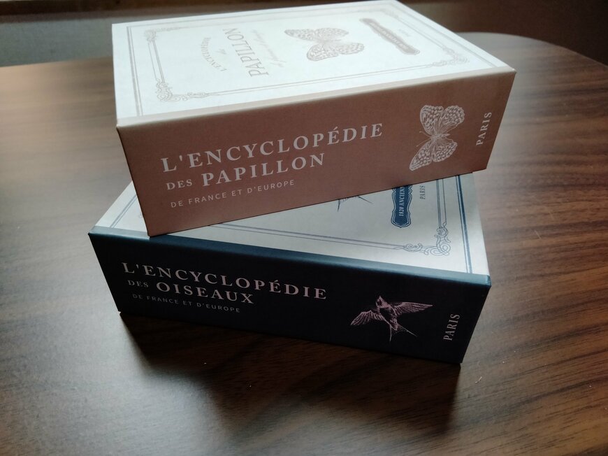 筆者撮影（セリア、ブック型ボックスS シャビーシックインテリア）