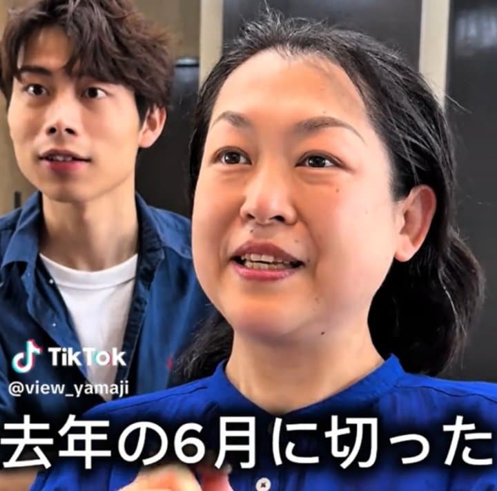 「前髪をつくると真横にハネる」と悩む女性。「夏だからバッサリ」とオーダー→〈すっきりショート〉で大変身！