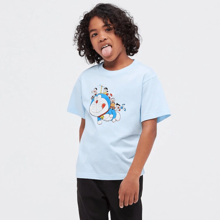 出所：ユニクロ　KIDS ドラえもん UT グラフィックTシャツ（半袖）ライトブルー