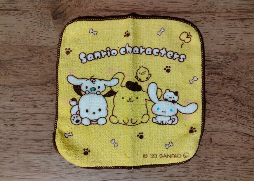 筆者撮影（キャンドゥ、タオルハンカチ M/X ゆるゆる）