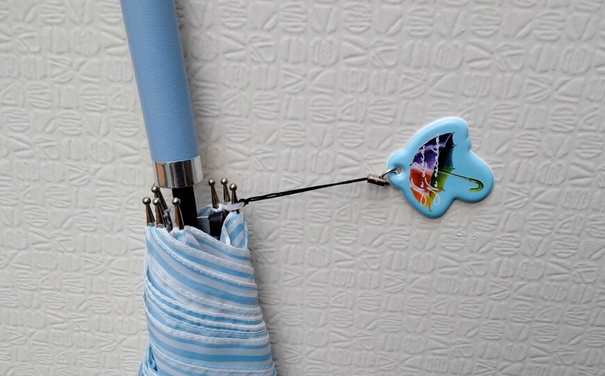 筆者撮影（セリア、マグネット傘ストラップ）