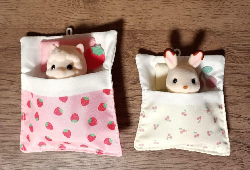 筆者撮影（セリア、ドールポーチ お出かけおふとん 大 フルーツ・ドールポーチ お出かけおふとん 小 フルーツ）