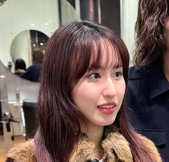 【大変身】顔周りの重さが気になる女性がレイヤーでスッキリ変身！「可愛く仕上げていただいて」と感激！