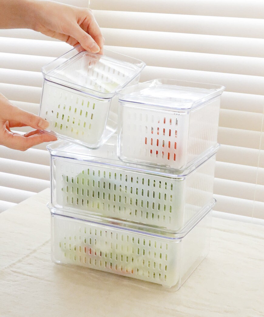 出所：3COINS公式　《スタッキング可能》ザル付き保存容器：M