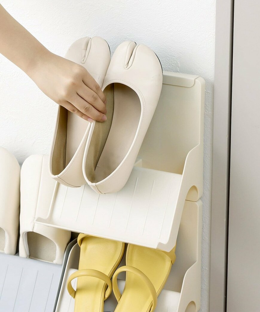 出所：3COINS公式　スタッキングシューズ収納