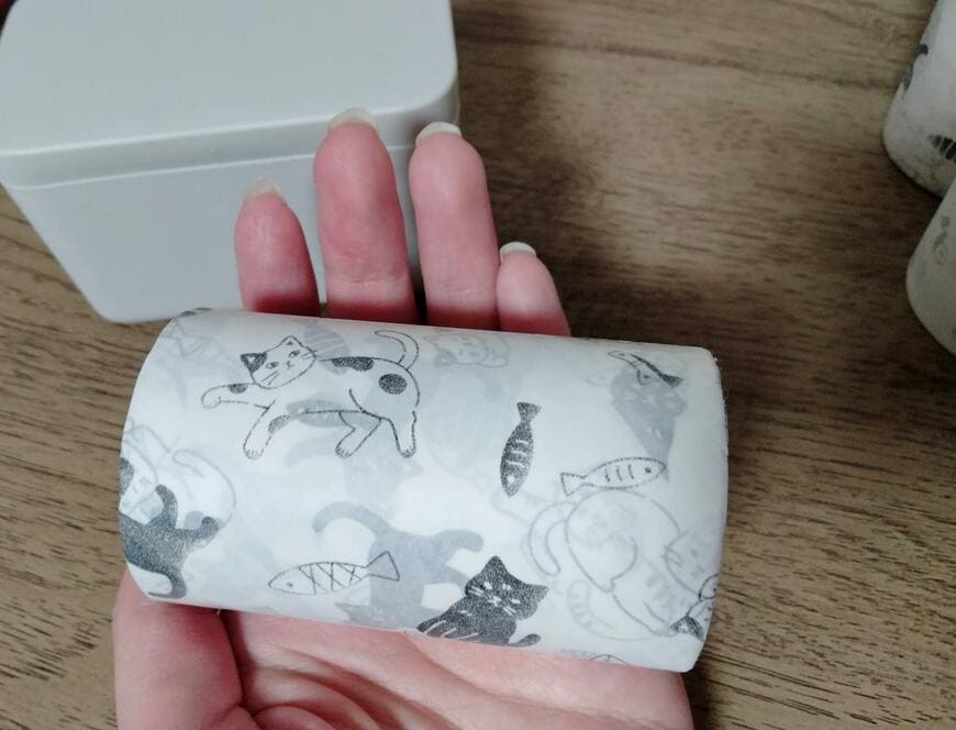 筆者撮影（セリア、1dpカーペットクリーナー）