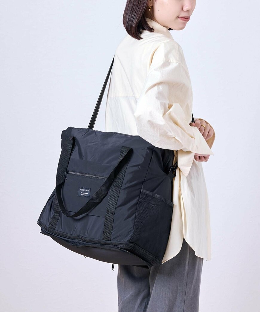 出所：3COINS公式　キャリーオン折りたたみバッグ