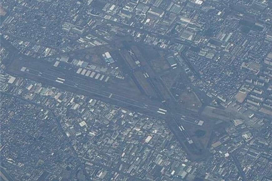 【あなたは分かる？】空から見ると「X字」になっている空港　特徴的な形に正解者続出