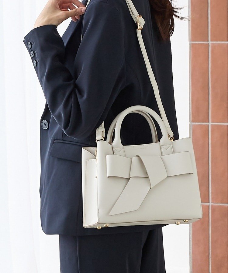 出所：ハニーズ公式　両あおりリボン風バッグ