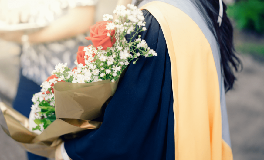 卒業式に贈りたい花7選！「憧れの先輩へ」春の門出を祝うステキな花束