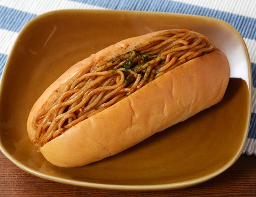 ローソンの新商品：こだわりの焼きそばパン