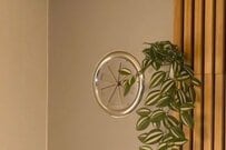 【築古賃貸DIY】目立つ換気口どう隠す？　「インテリア棚」を設置してお洒落に隠す裏ワザに驚き