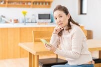 【おひとりさま世帯】65歳以上の年金生活は毎月約3万円の赤字に？