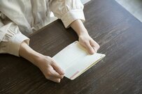 【収入格差】「自分の年収」は平均以上、平均以下？一覧表から年齢や男女比の傾向をみる