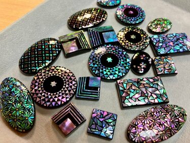 螺鈿細工です 7×14×7とても綺麗です 職人が手作業で仕上げた螺鈿細工 芸術的な美しさに「すごい！欲しい